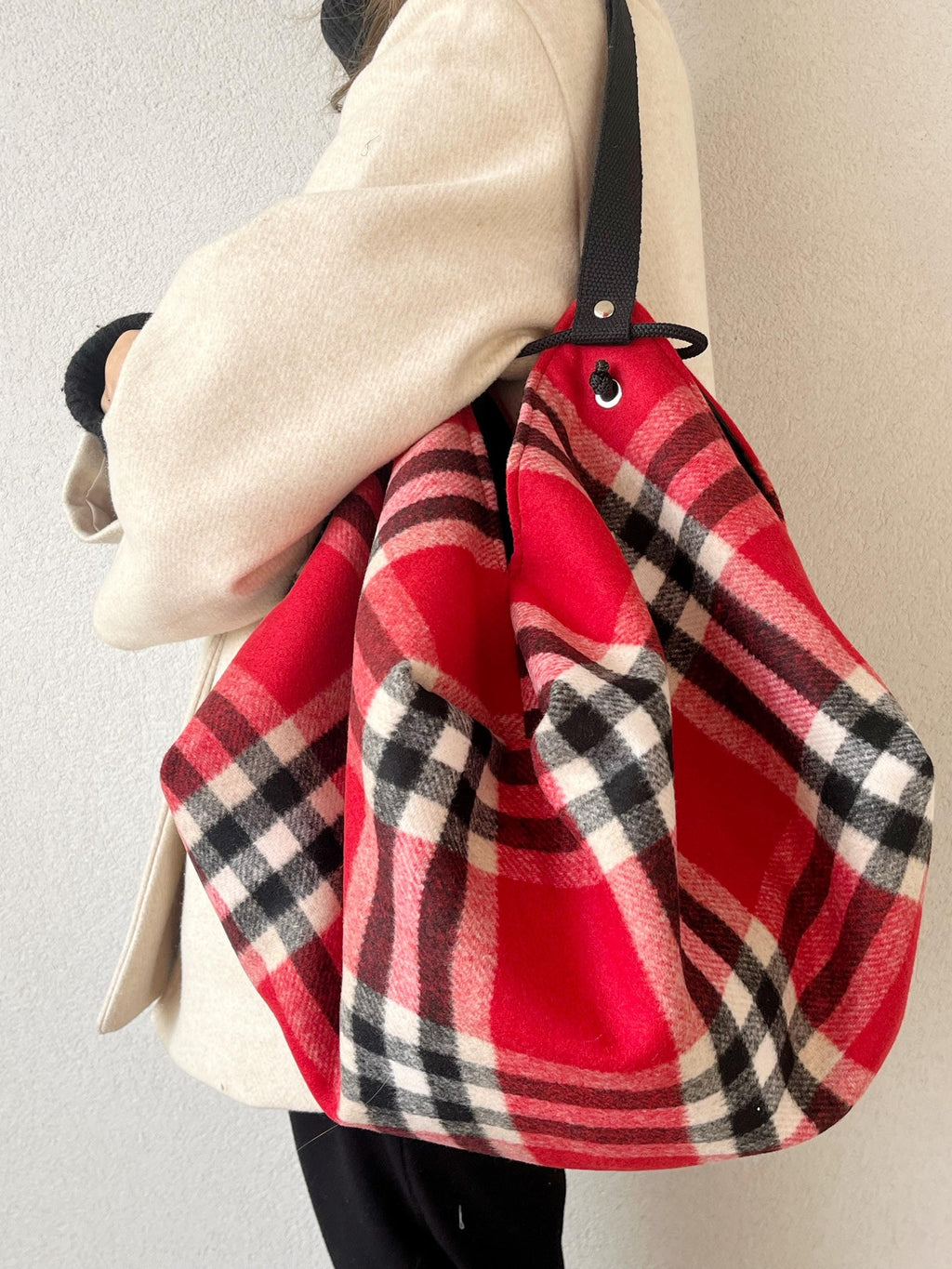 Borsa Spalla Reversibile con Pochette – Tote Bag Artigianale in Lana Tartan e Tessuto Trapuntato