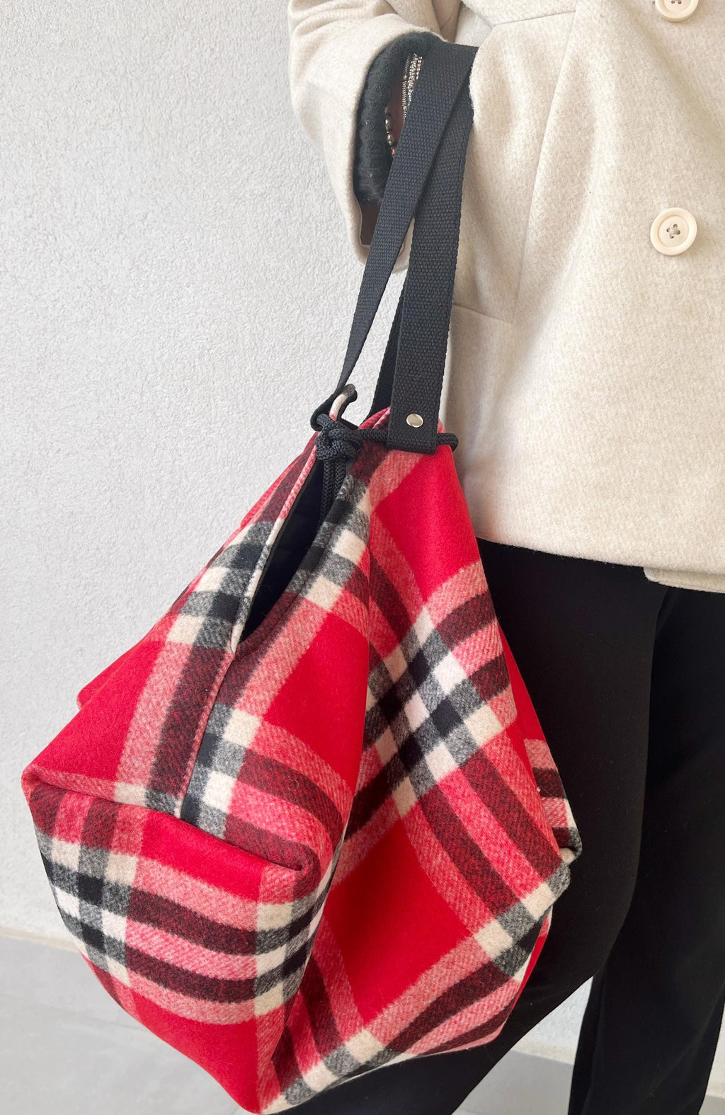 Borsa Spalla Reversibile con Pochette – Tote Bag Artigianale in Lana Tartan e Tessuto Trapuntato