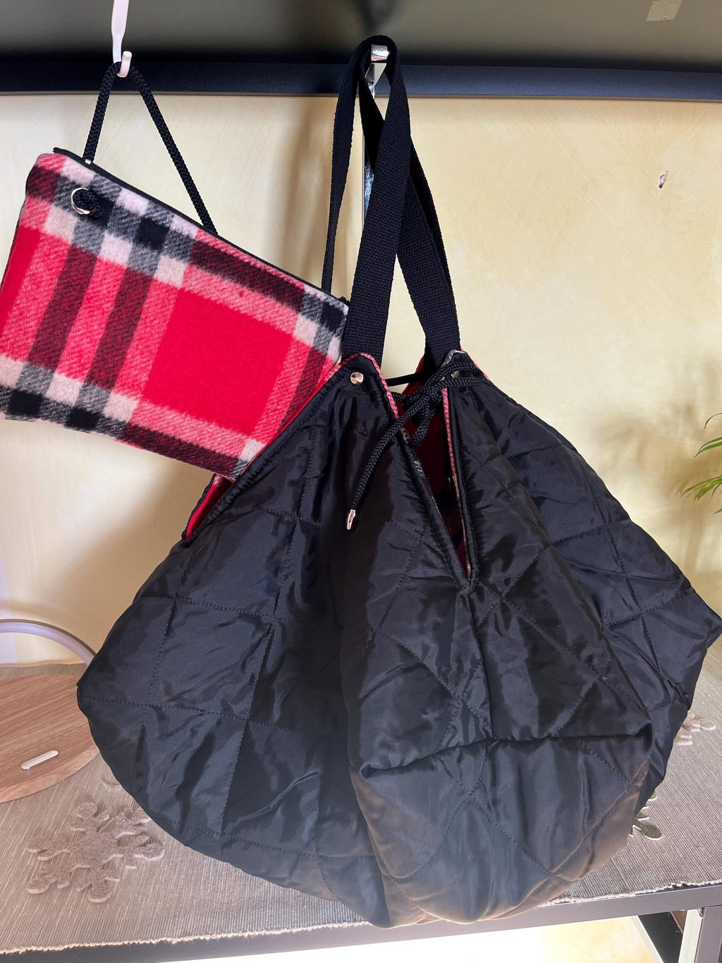 Borsa Spalla Reversibile con Pochette – Tote Bag Artigianale in Lana Tartan e Tessuto Trapuntato