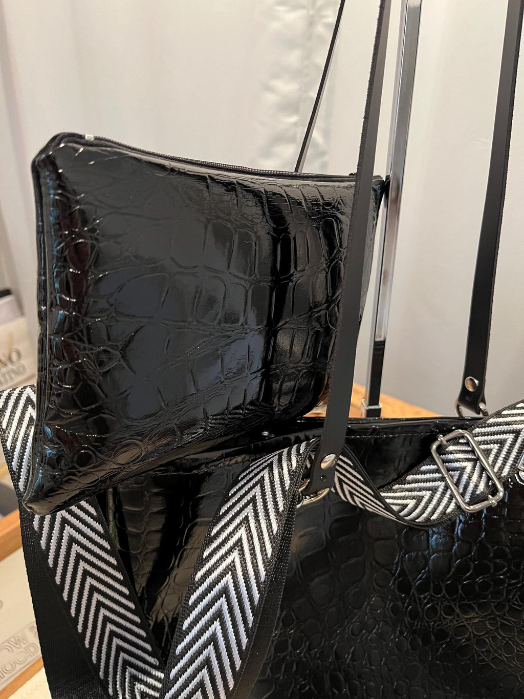 BORSA TOTE NERA Effetto Cocco Vegan con Tracolla e Pochette – Shopper Donna Artigianale Elegante per Lavoro, Tempo Libero e Laptop