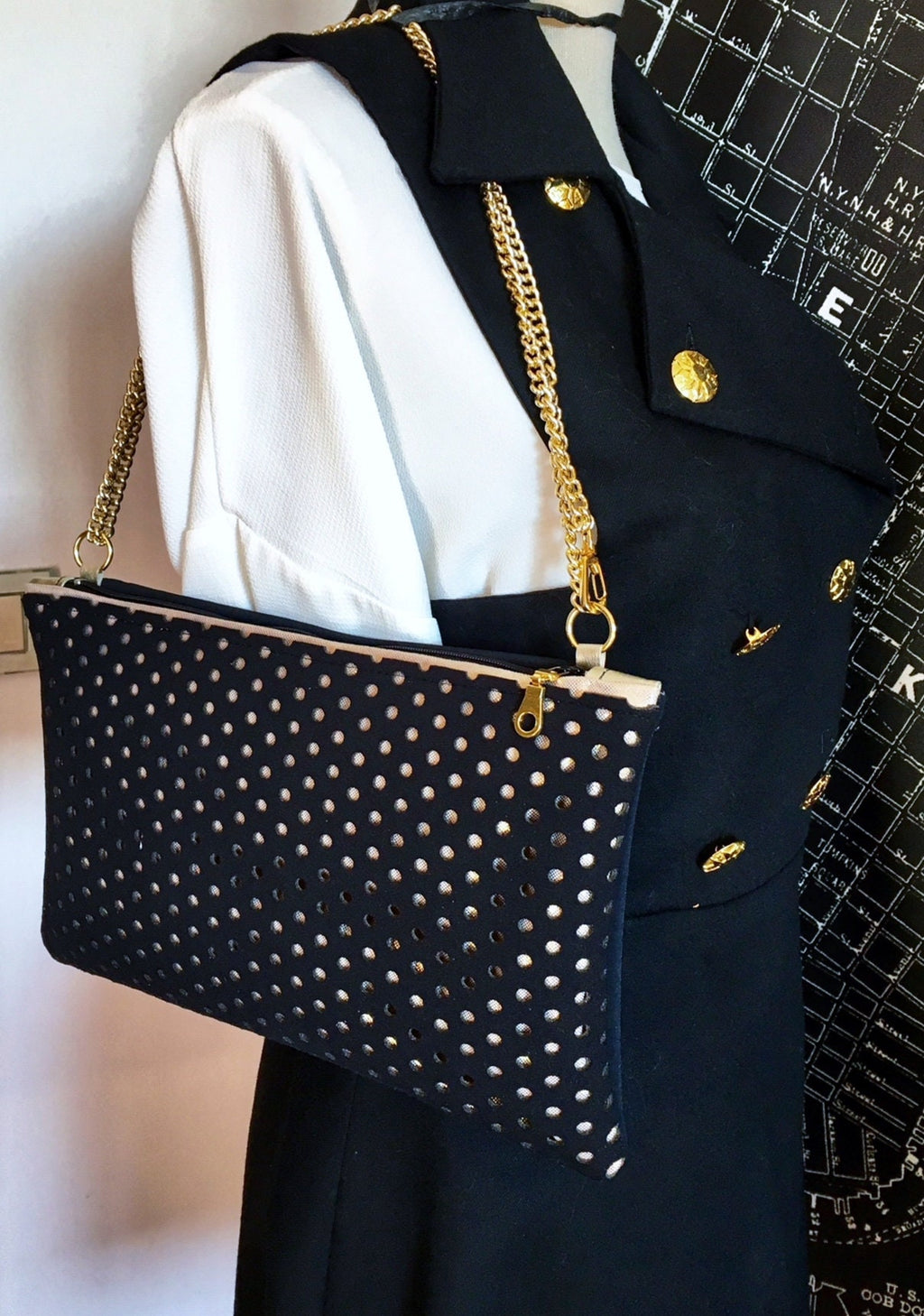 BORSA NERA NEOPRENE-Borsa Nera Neoprene Traforato Fondo Oro-Pochette Nera Oro-Borsa rettangolare a mano/spalla/tracolla regolabile
