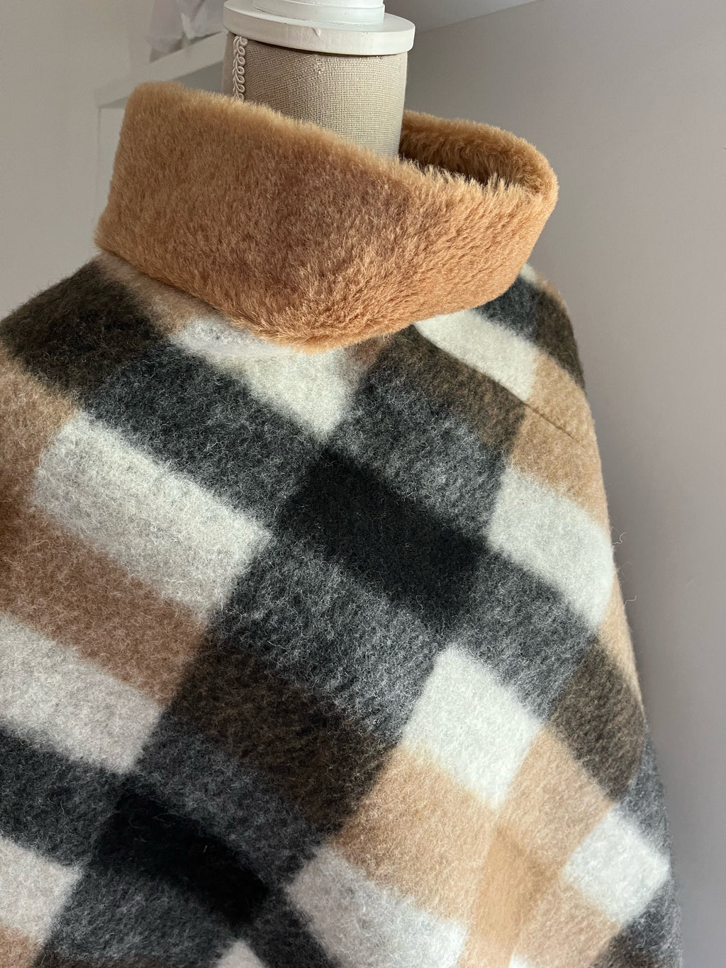 PONCHO MANTELLA DONNA -Poncho Scacchi Lana-Poncho Lungo Donna- Poncho Pullover Collo Teddy, Poncho Mantella Lana, Poncho fatto a mano
