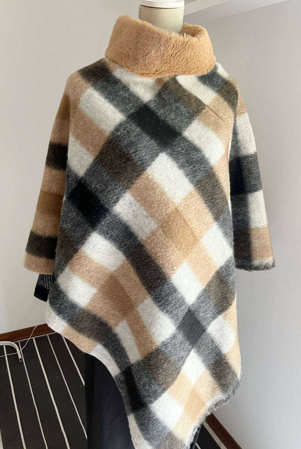 PONCHO MANTELLA DONNA -Poncho Tartan Lana-Poncho Lungo Donna- Poncho Pullover Collo Teddy, Poncho Mantella Lana, Poncho fatto a mano