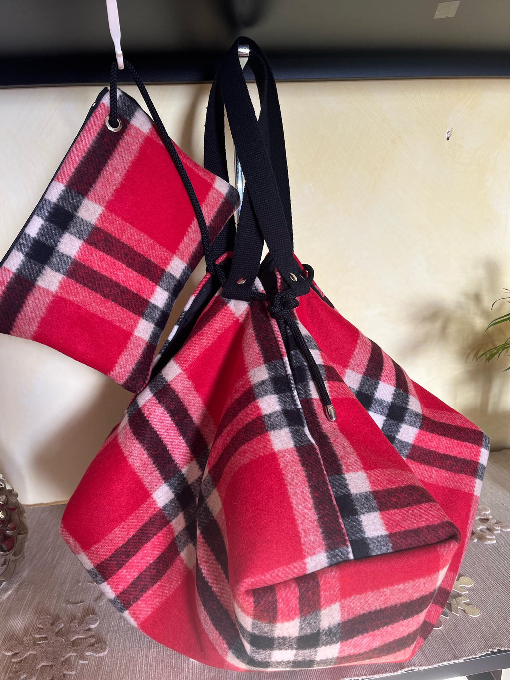 Borsa Spalla Reversibile con Pochette – Tote Bag Artigianale in Lana Tartan e Tessuto Trapuntato